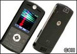 Motorola готовит новый ультратонкий мобильник.<br>     Стремясь развить успех модели RAZR V3, Motorola приступила к созданию полноценного модельного ряда ультраслим-серии. В конце прошлой недели компания представила новый телефон SLVR V8, обладающий фирменными ультратонким корпусом и характерным дизайнерским решением. 