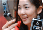 Корейцы соблазняют<br>      Компания Samsung продолжает объединять проигрыватели и мобильные телефоны в единый класс мобильных устройств. Очередным выразителем этой тенденции является «телефон-плеер» SGH-Z300. 
